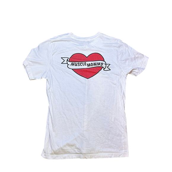 Muscle Mommy Women’s Funny Graphic T-Shirt White Red Heart Print Size Medium - Picture 1 of 2
